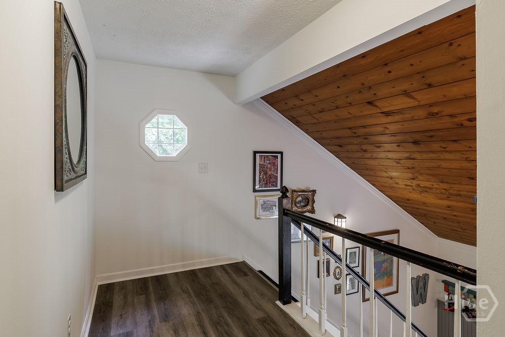 220 Eaglewood Court Property Photo 14