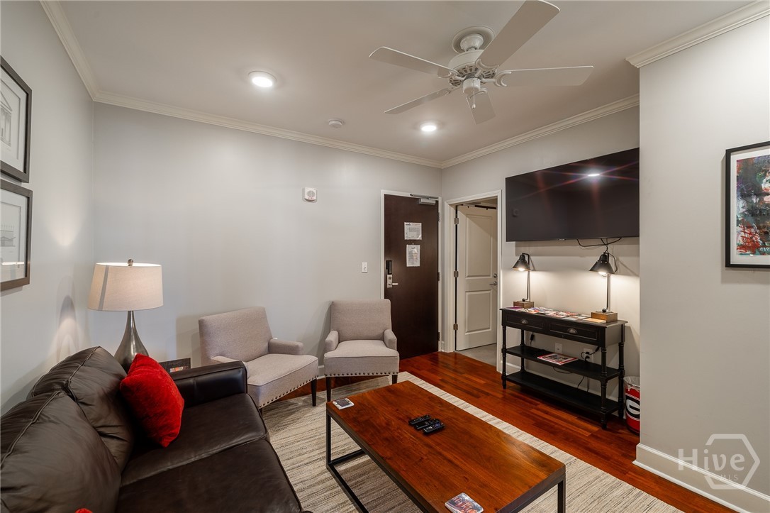 250 Broad Street W 819 Property Photo 3