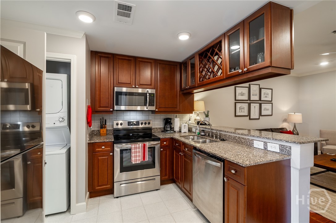 250 Broad Street W 819 Property Photo 11