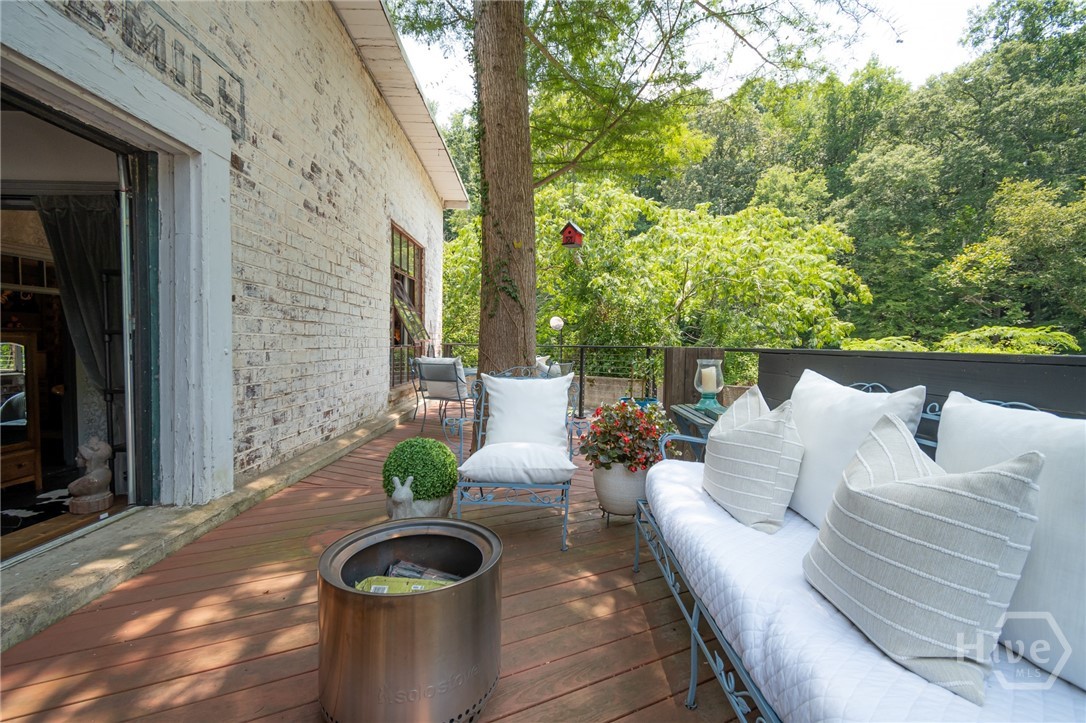 585 White Circle 32 Property Photo 47