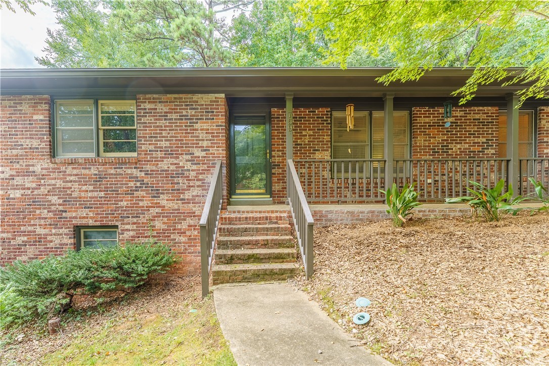 759 Riverhill Drive Property Photo 3