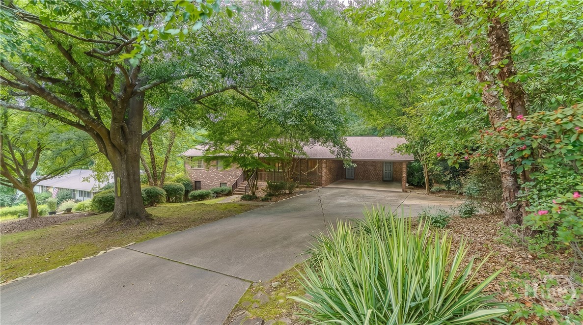 759 Riverhill Drive Property Photo 5
