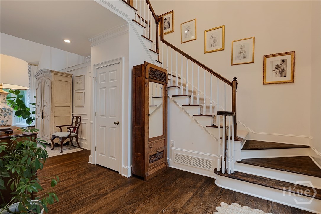 152 Thornhill Drive Property Photo 4