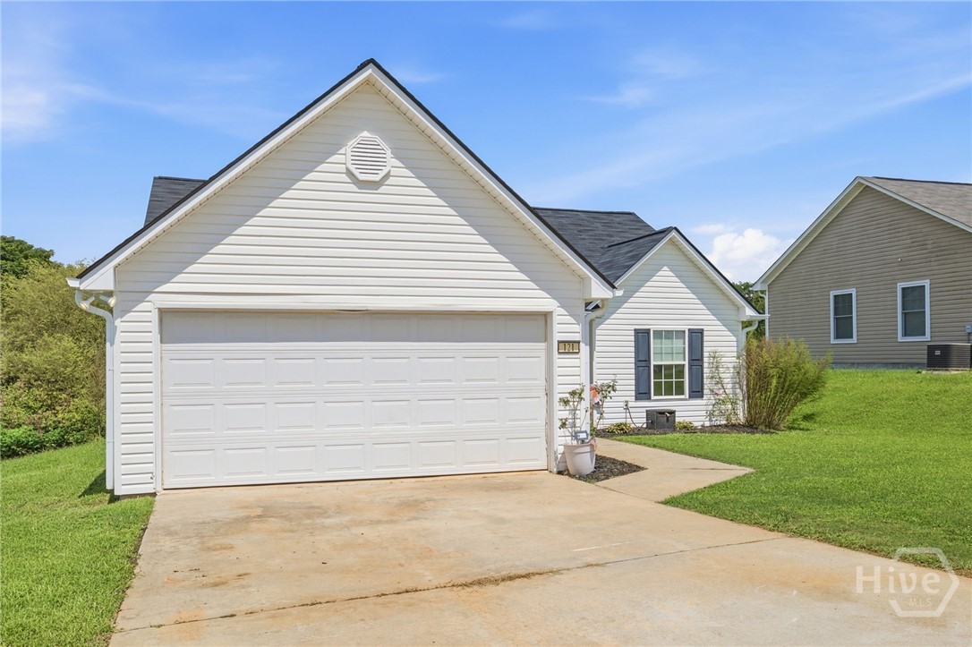 121 Crestview Drive Property Photo 2