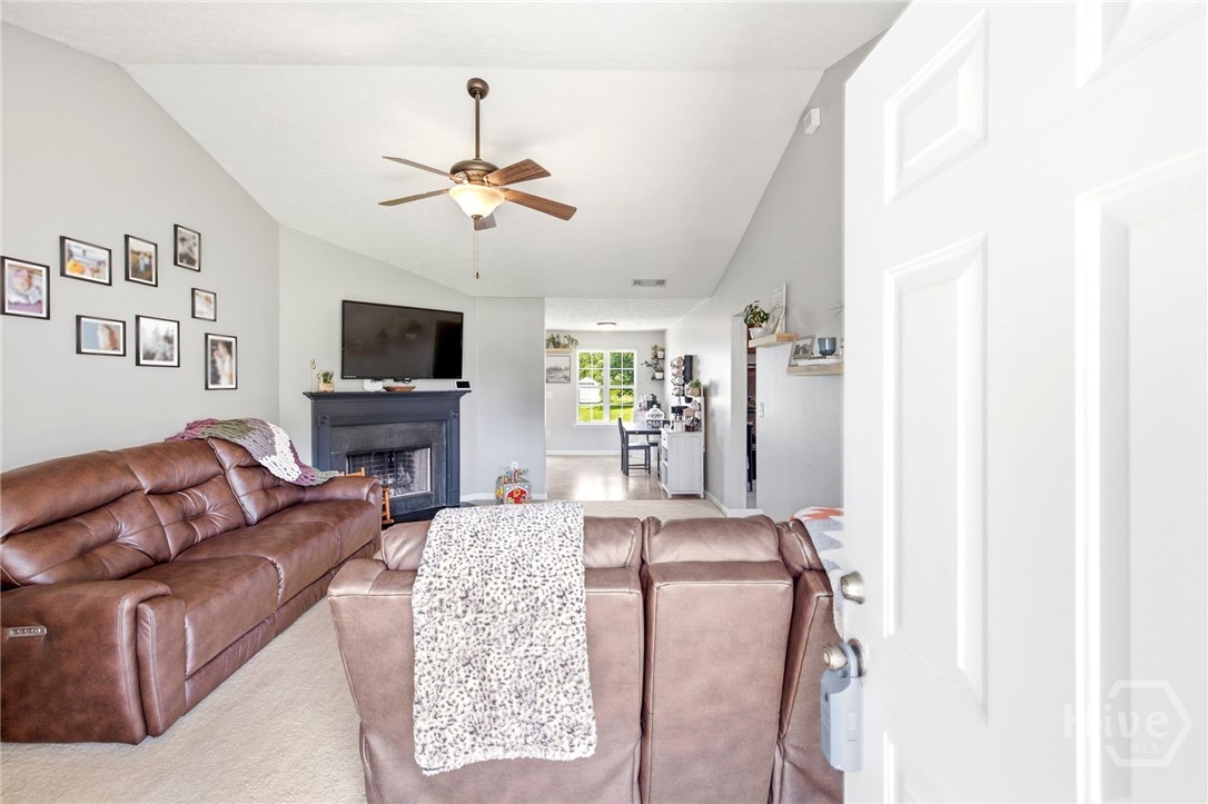 121 Crestview Drive Property Photo 4