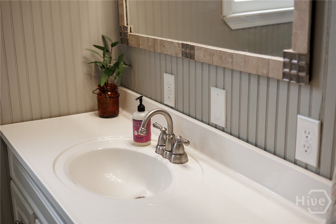 382 Elizabeth Street Property Photo 29