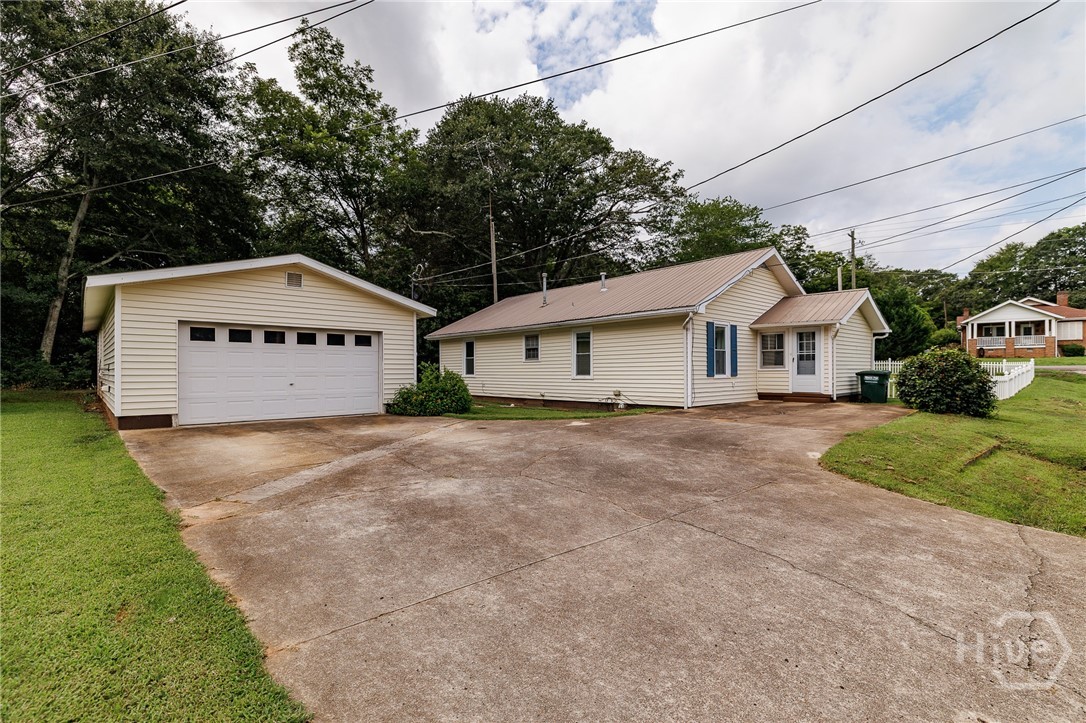 382 Elizabeth Street Property Photo 49