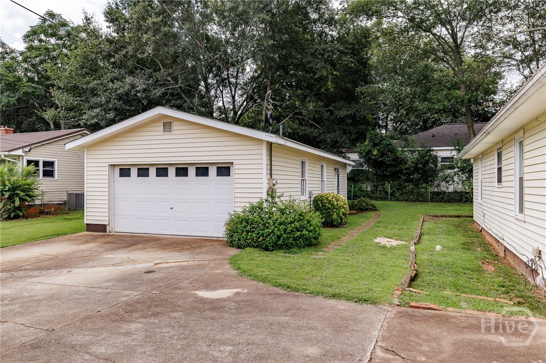 382 Elizabeth Street Property Photo 50