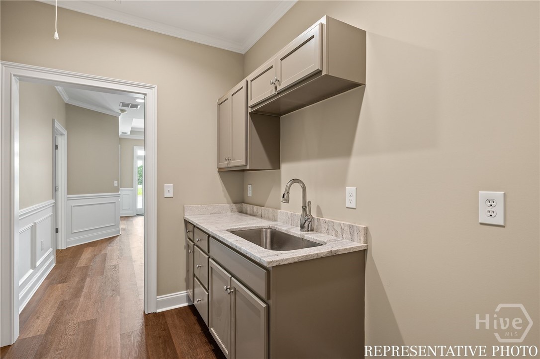 1060 Garland Drive 200 Property Photo 12