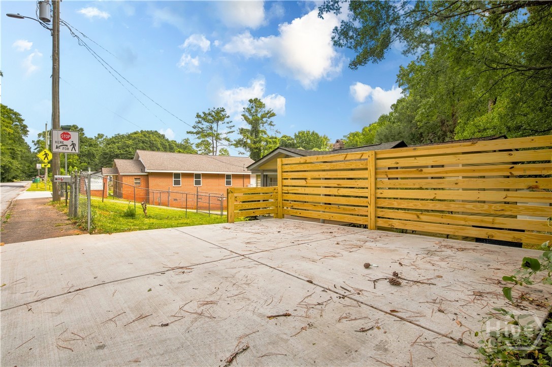 293 E Carver Drive Property Photo 3