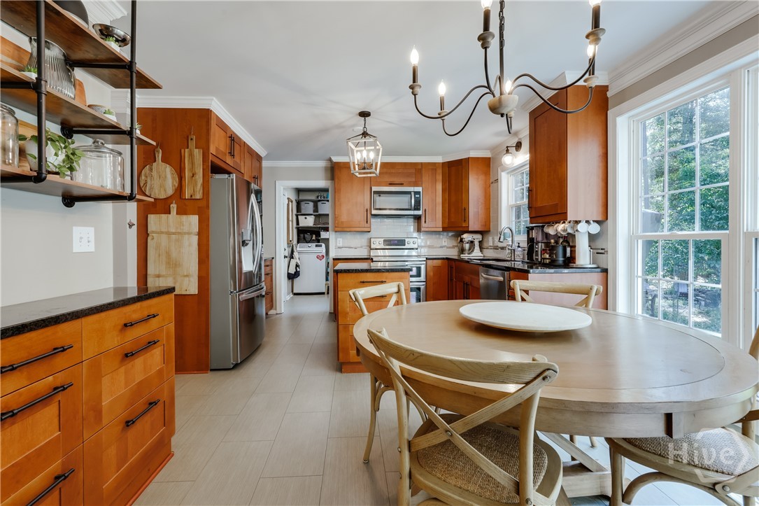2221 Whippoorwill Property Photo 4