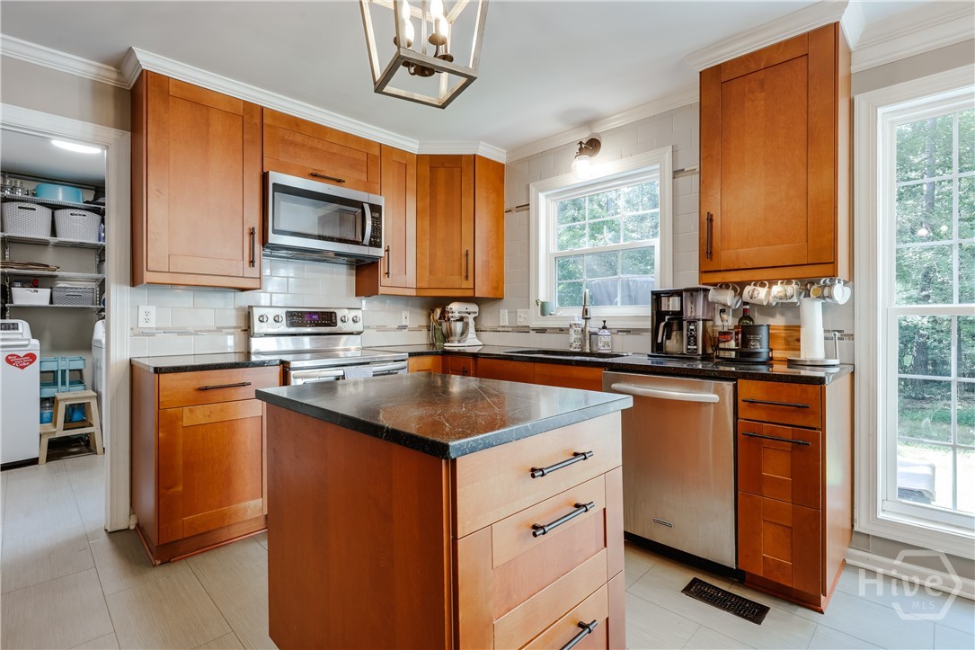 2221 Whippoorwill Property Photo 6