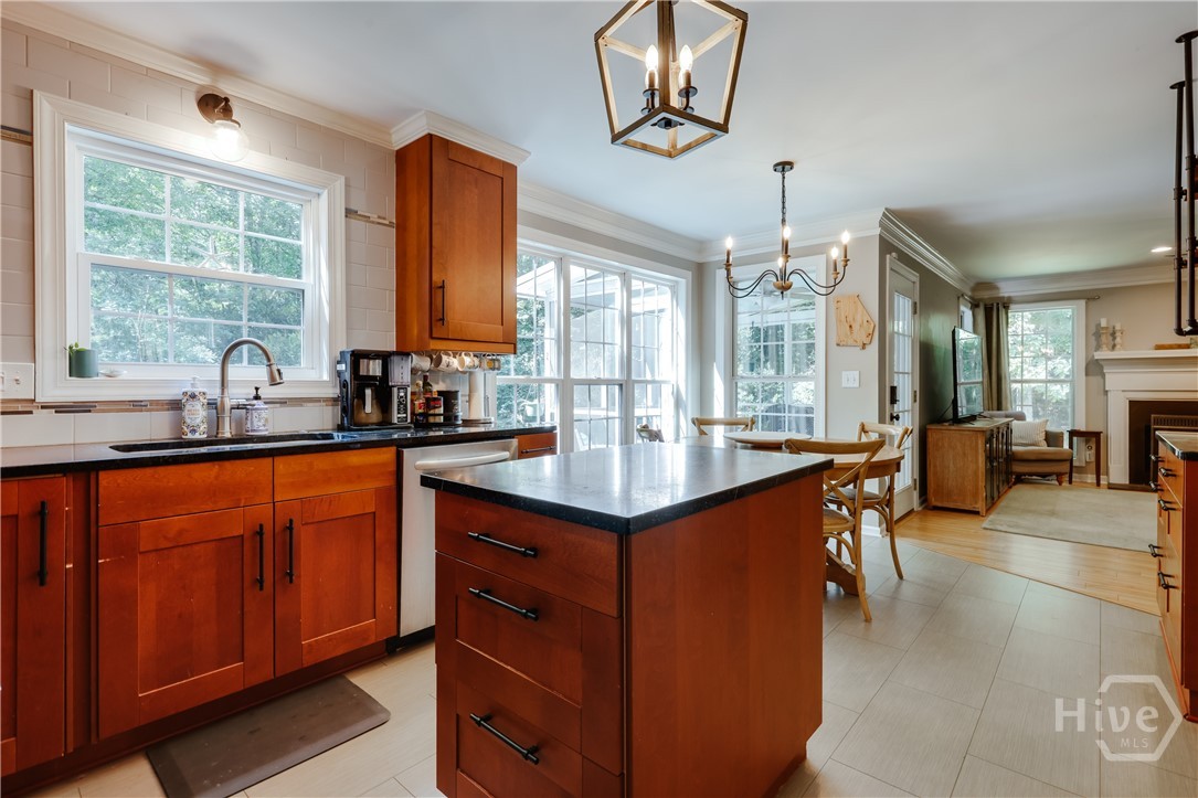 2221 Whippoorwill Property Photo 8
