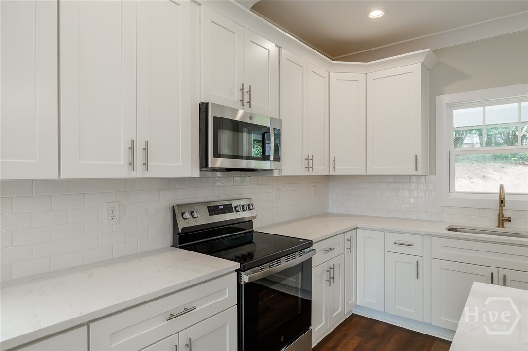 235 Pearl Street Property Photo 8