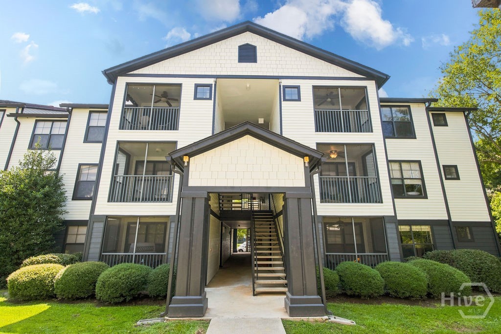 211 N Avenue 1233