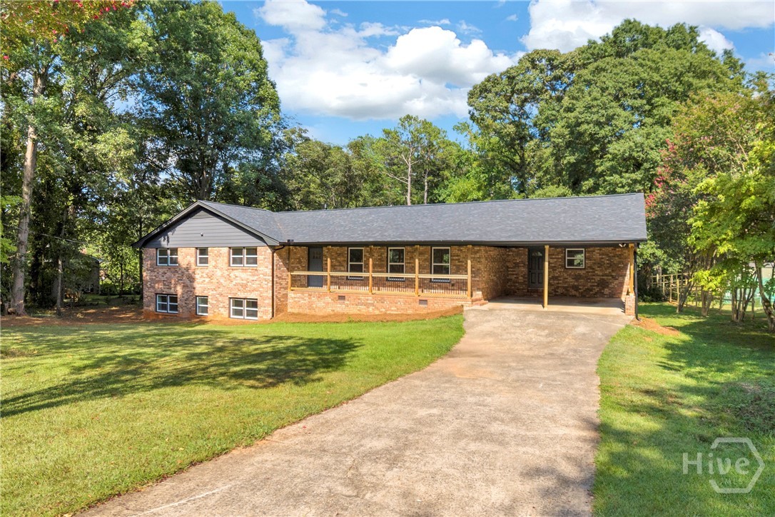 140 Benjamin Drive Property Photo 2
