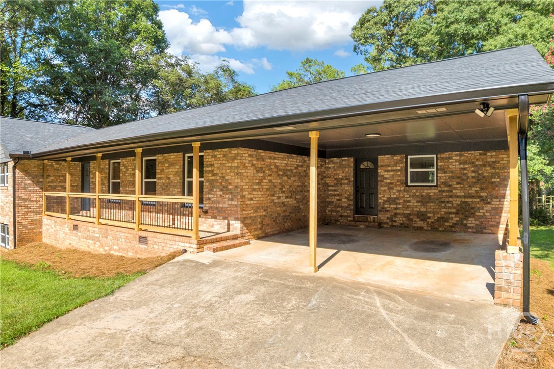 140 Benjamin Drive Property Photo 3