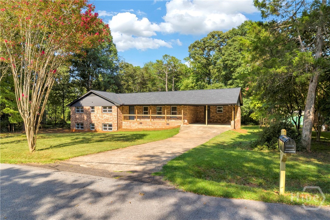 140 Benjamin Drive Property Photo 4