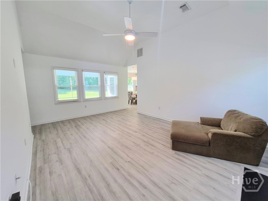 103 Meadow Creek Property Photo 7