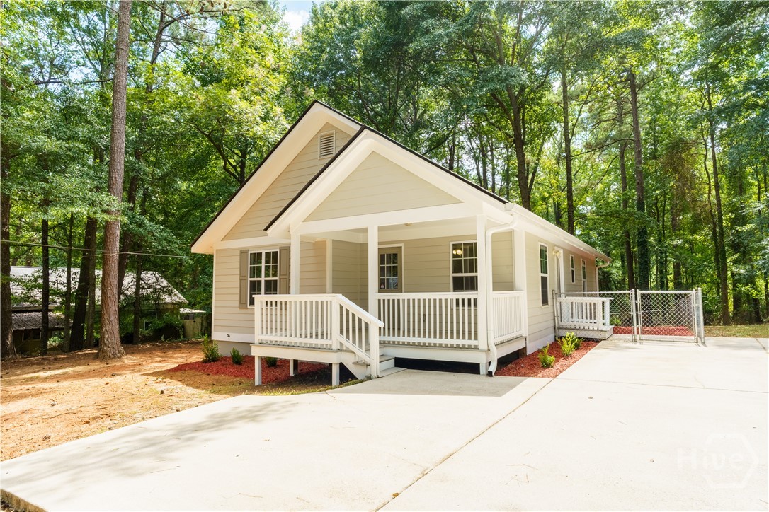 2354 Airport Drive Property Photo 1