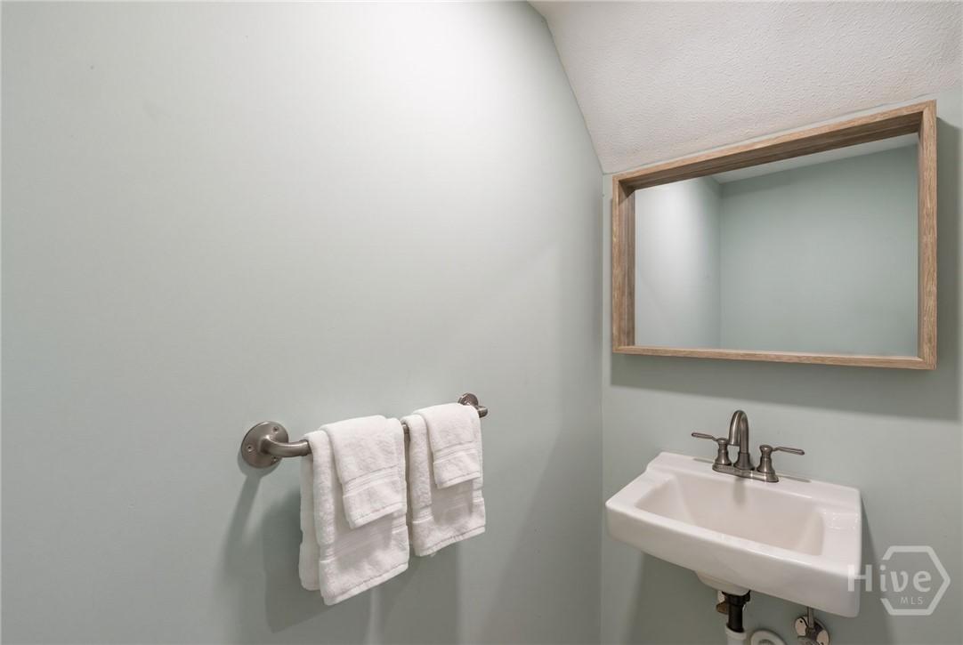 876 College Avenue Property Photo 6