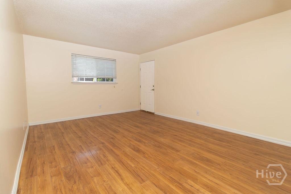 195 Sycamore Drive Property Photo 3