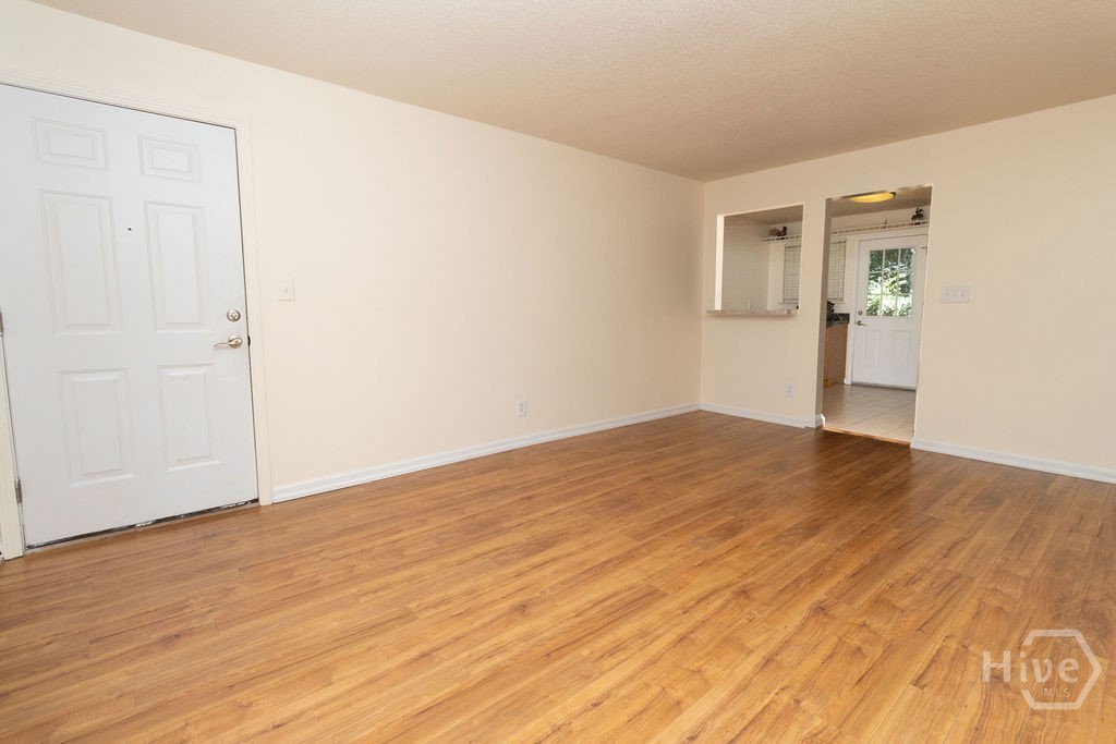 195 Sycamore Drive Property Photo 4