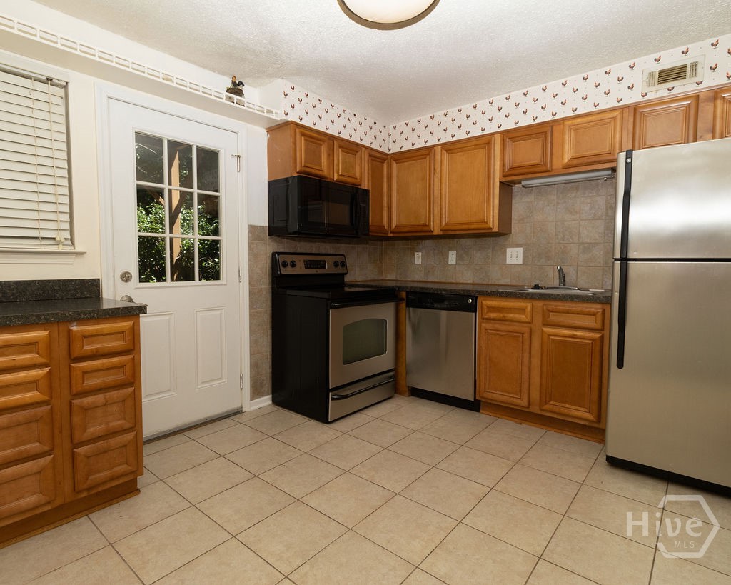 195 Sycamore Drive Property Photo 7