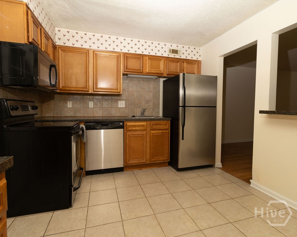 195 Sycamore Drive Property Photo 8
