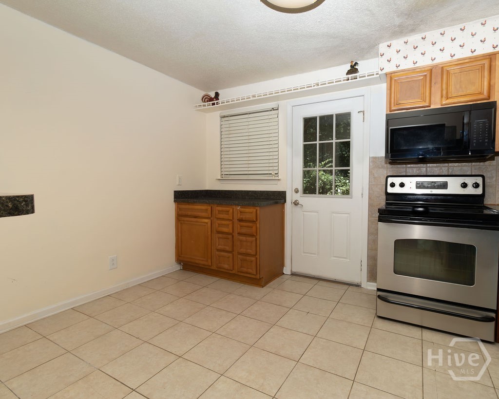 195 Sycamore Drive Property Photo 10
