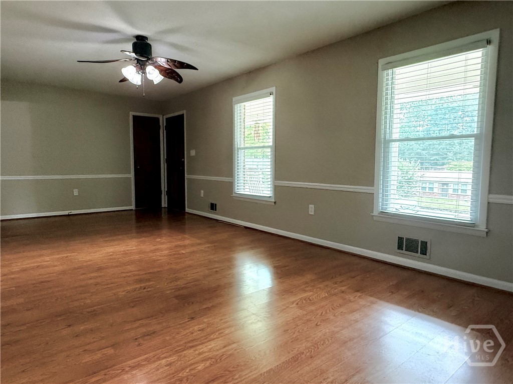 280 Davis Street Property Photo 8