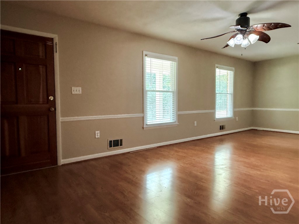 280 Davis Street Property Photo 9