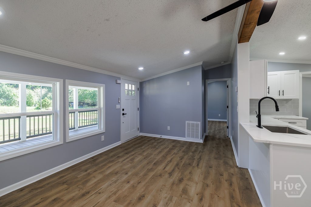 1691 Plantation Road Property Photo 4