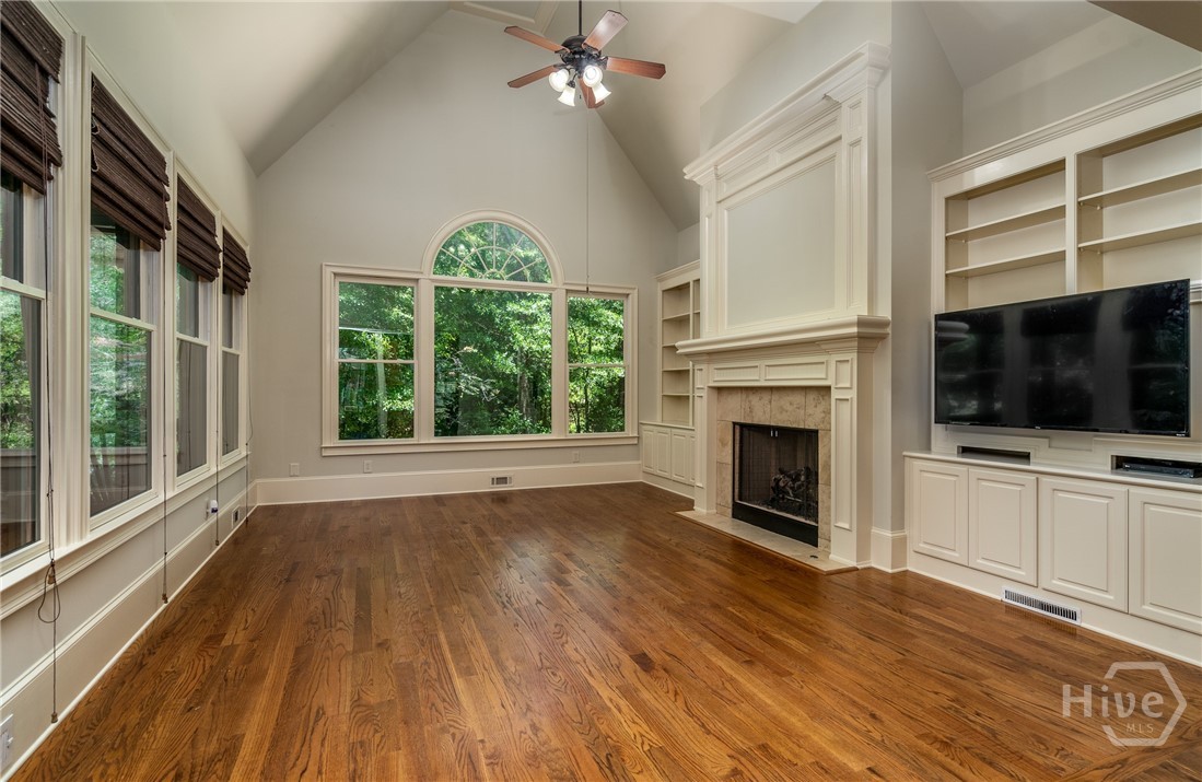 1022 Oxford Way Property Photo 15