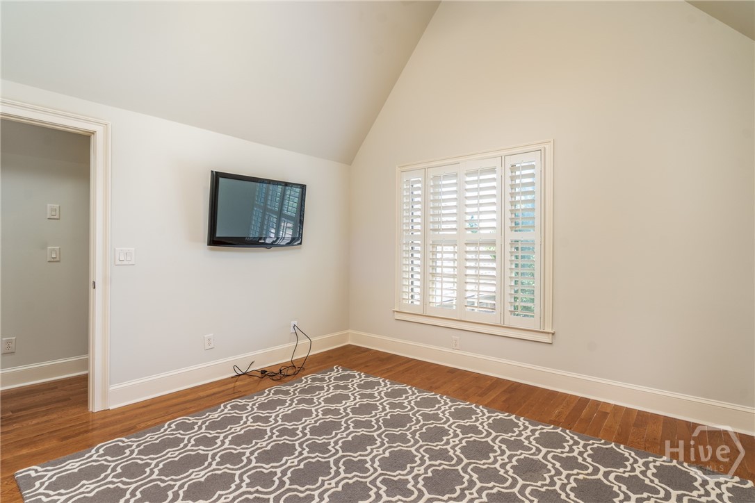 1022 Oxford Way Property Photo 24