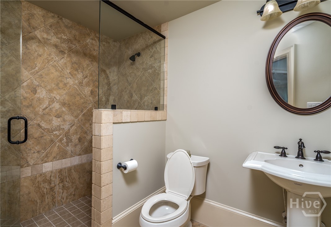 1022 Oxford Way Property Photo 34