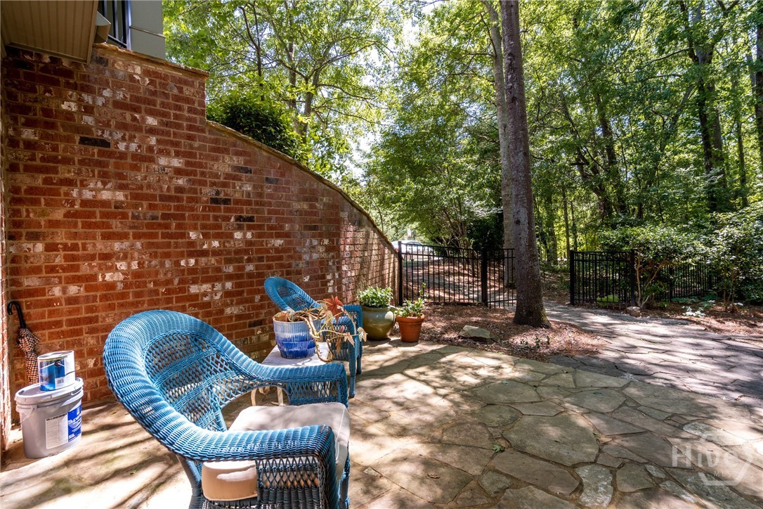 1022 Oxford Way Property Photo 36