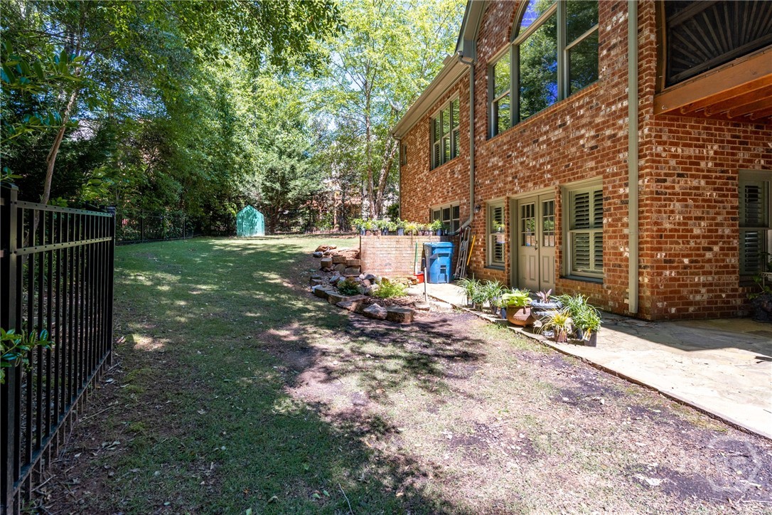 1022 Oxford Way Property Photo 37