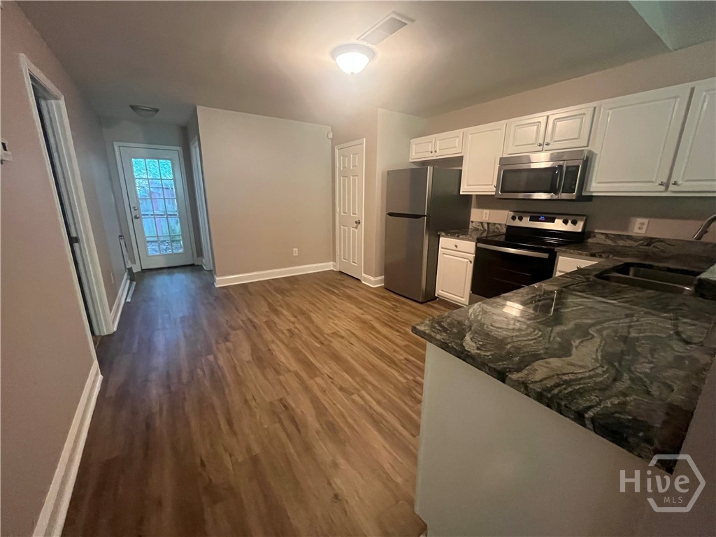 525 Rustwood Property Photo 4