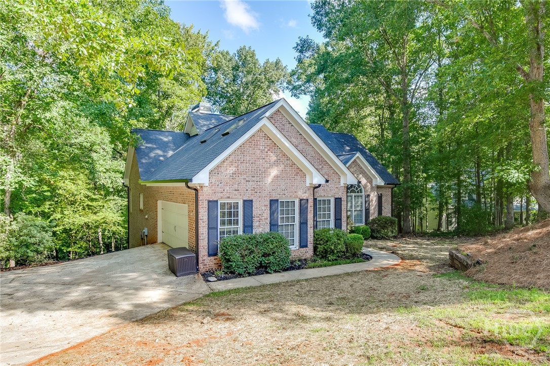 1340 Calls Creek Circle Property Photo 2
