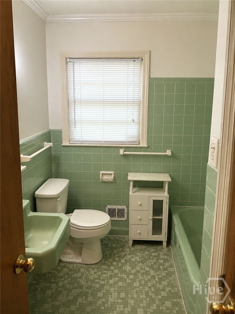 569 Whitehead Road Property Photo 3
