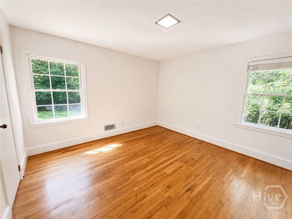 560 Riverview Road Property Photo 8