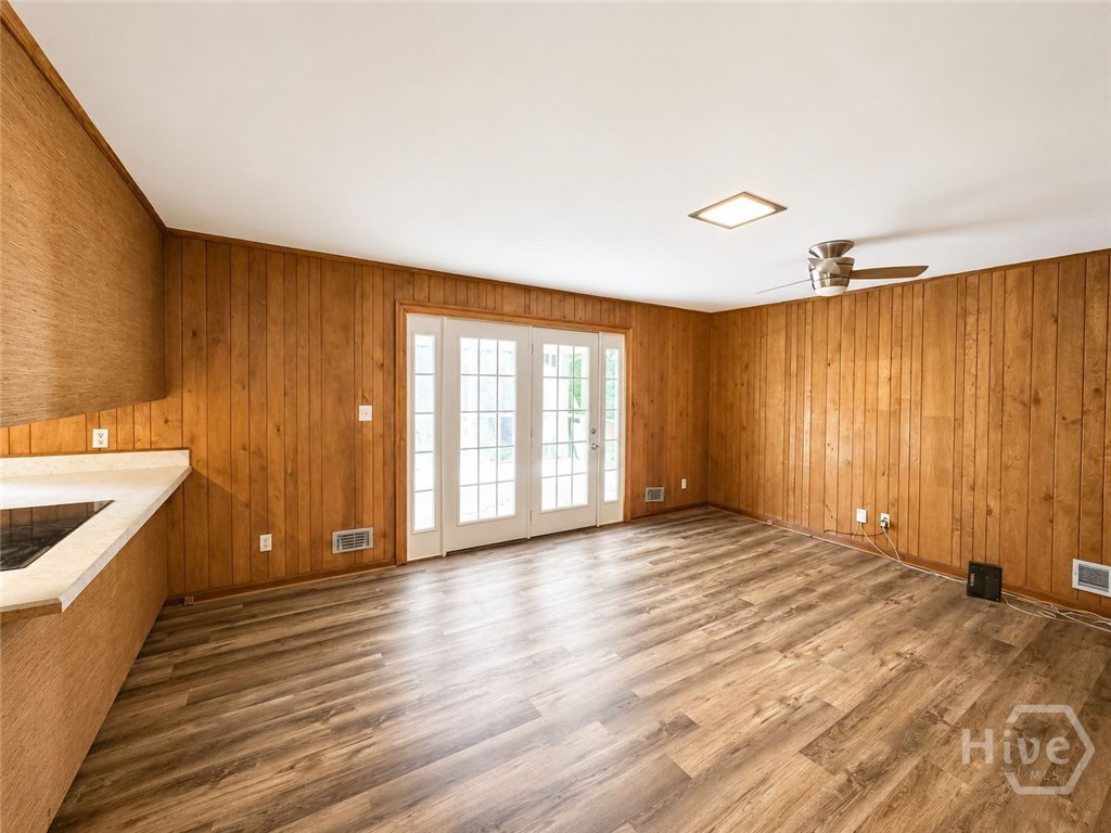 560 Riverview Road Property Photo 10