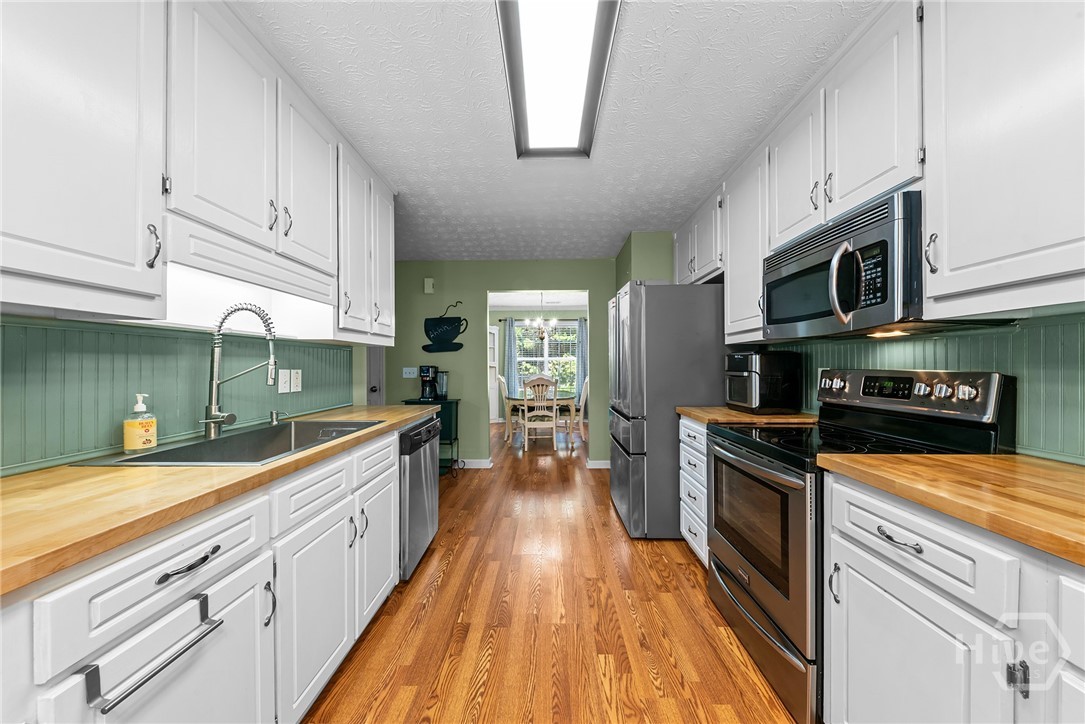123 Azalea Drive Property Photo 13