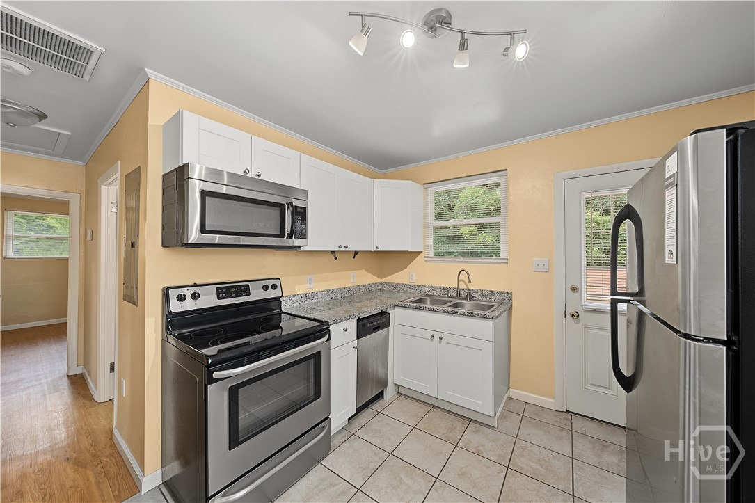 559 Pulaski Street Property Photo 10