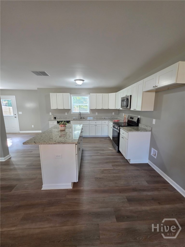 111 Charlotte Circle Property Photo 4
