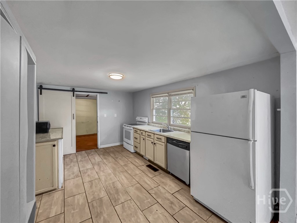 1748 E Broad Street Property Photo 10