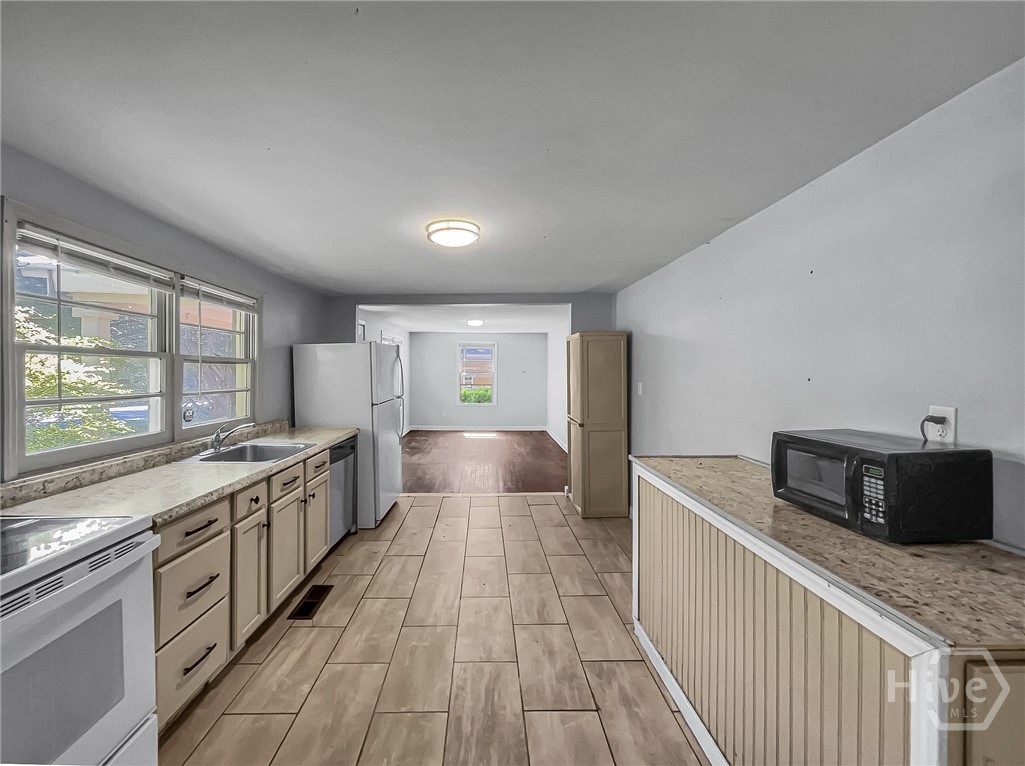 1748 E Broad Street Property Photo 11