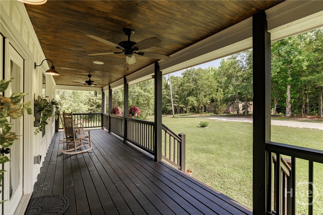 930 James Holcomb Road Property Photo 4