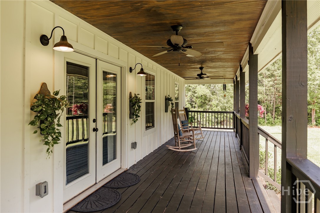 930 James Holcomb Road Property Photo 6